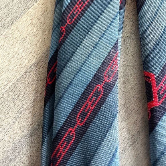 GUCCI Vintage Vtg Neck Tie 100% Silk Blue Red Interlocking Chain 58L 3W - Picture 6 of 11